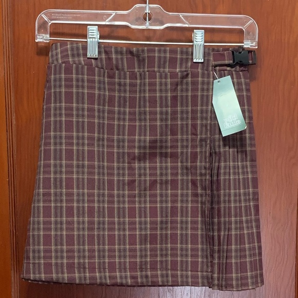 wild fable Dresses & Skirts - NWT, Wild Fable Burgundy Plaid Skirt with Buckle